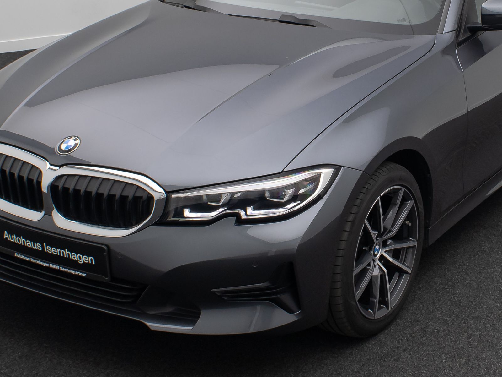 Fahrzeugabbildung BMW 320i Alarm PDC Komfort LED FernlichtAss HiFi 18"