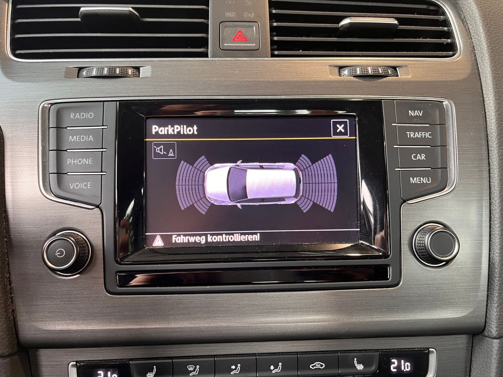 Fahrzeugabbildung Volkswagen Golf VII Lim. Comfortline BMT NAVI ALU