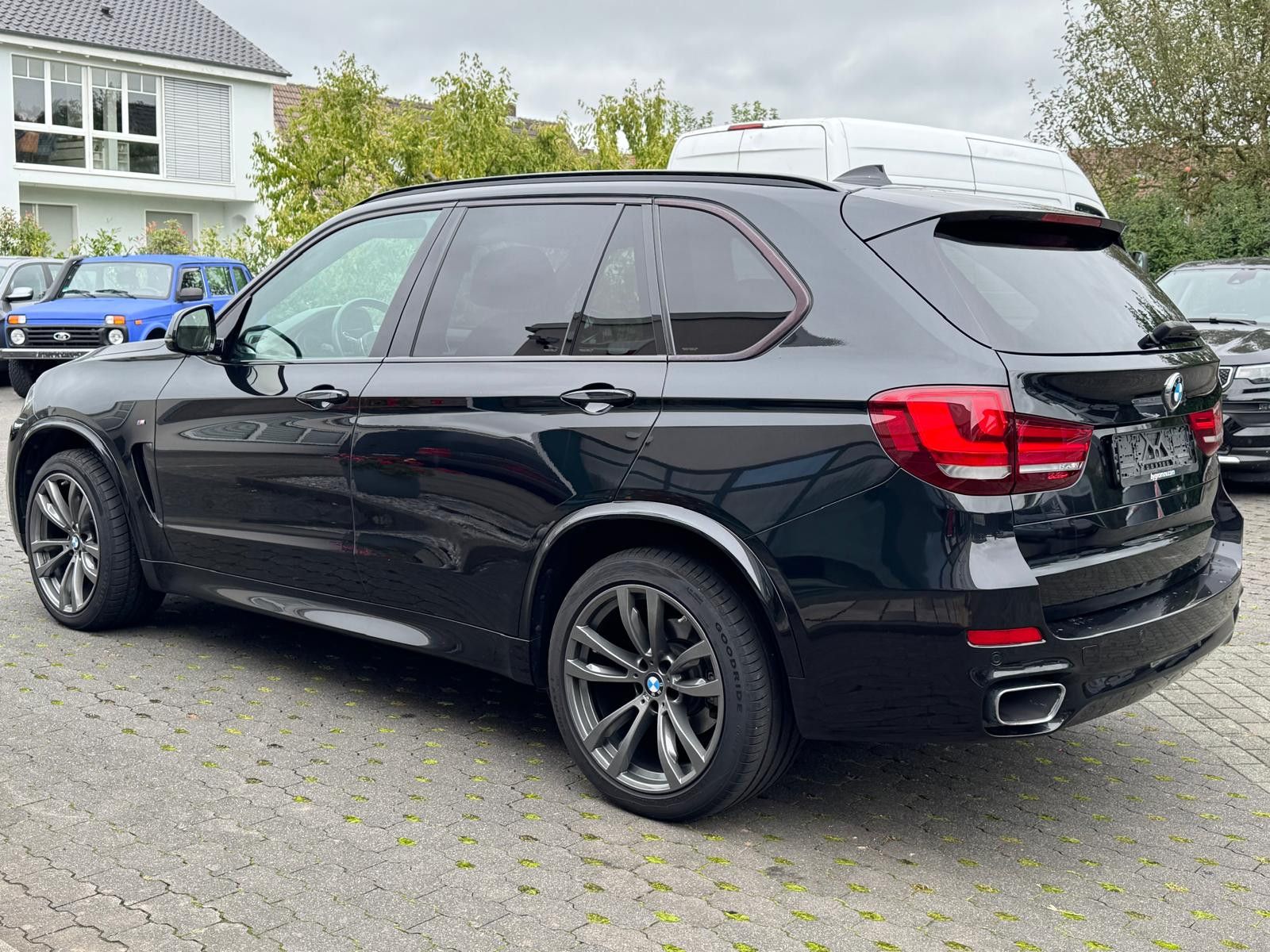 Fahrzeugabbildung BMW X5 xDrive 30 d M-Paket LED+NAVI+LEDER+MEMO+VIRTU