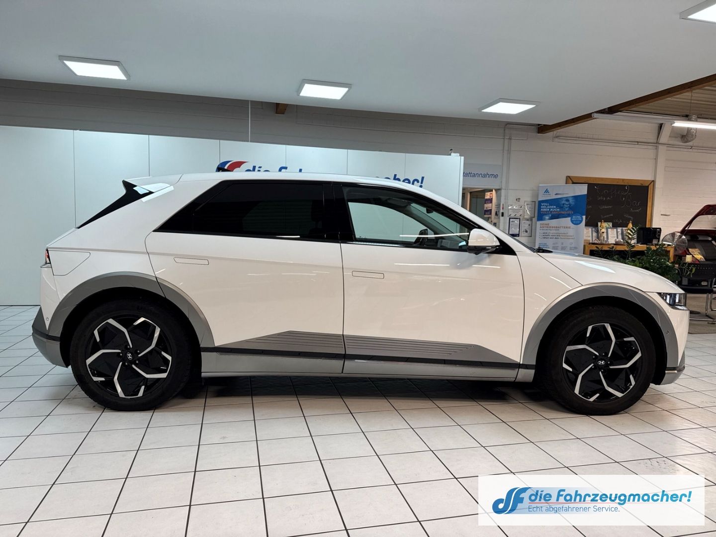 Fahrzeugabbildung Hyundai IONIQ 5 Uniq Elektro HUD El. Fondsitzverst. Navi