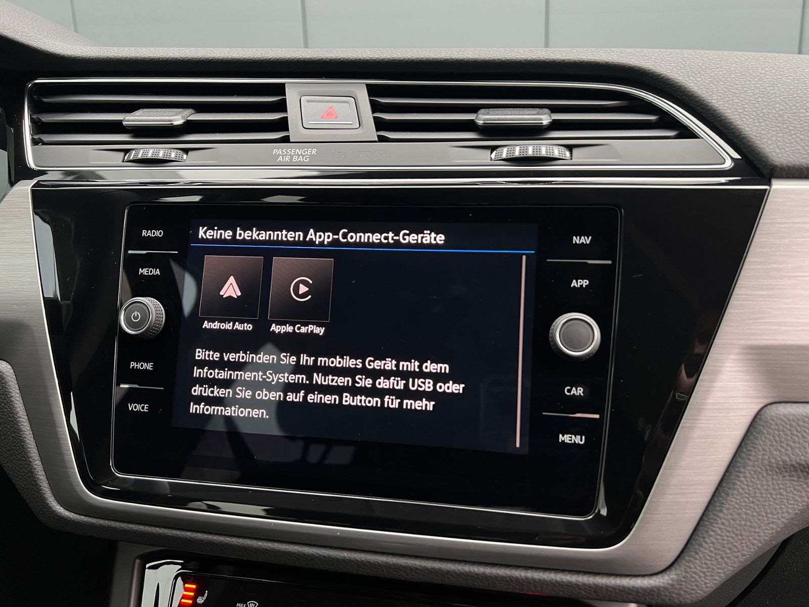 Fahrzeugabbildung Volkswagen Touran Comfortline 1.5 TSI DSG *LED, AHK, 7 Sitz