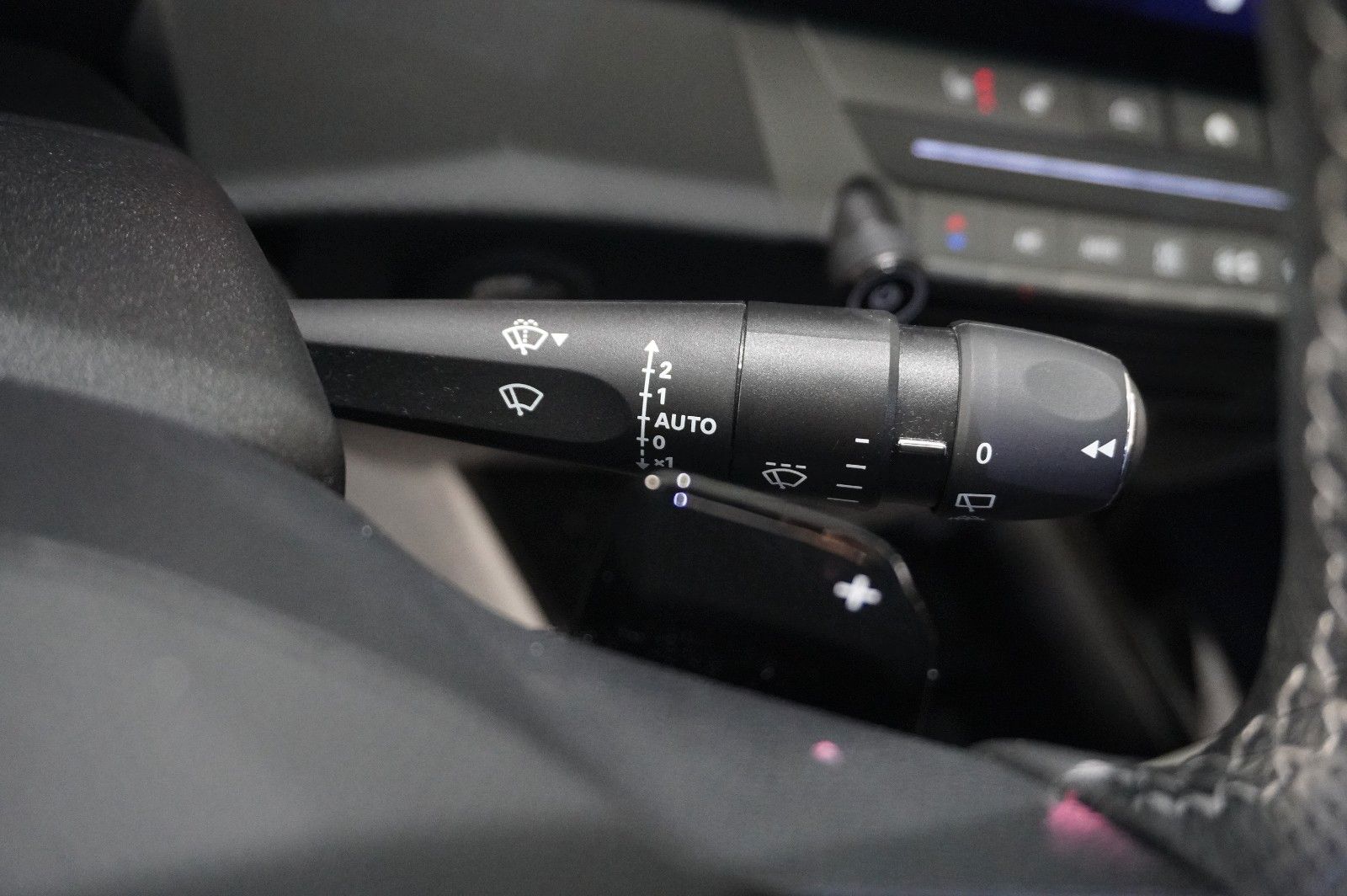 Fahrzeugabbildung Opel Astra L ST 1.2T GS SPORT NAVI/LED/360°/SPORT/DAB