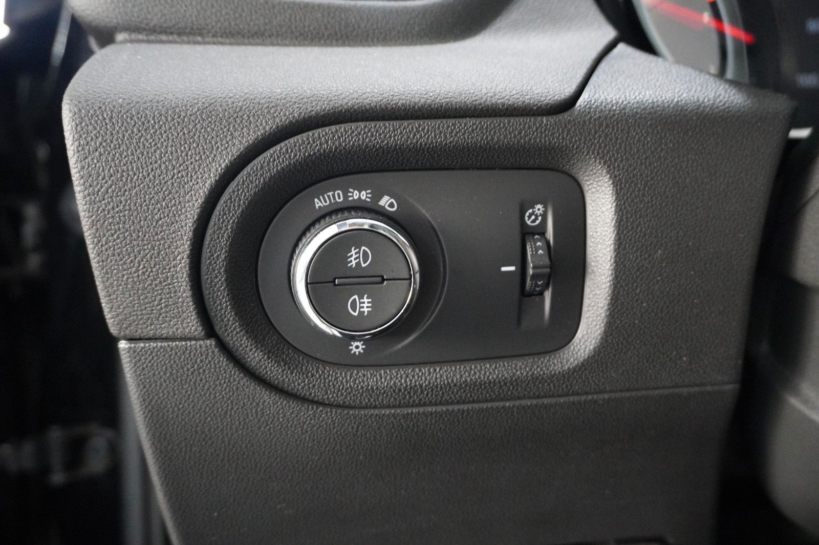 Fahrzeugabbildung Opel Grandland (X) ULTIMATE 4HYBRID NAVI/LED/360°/SHZ