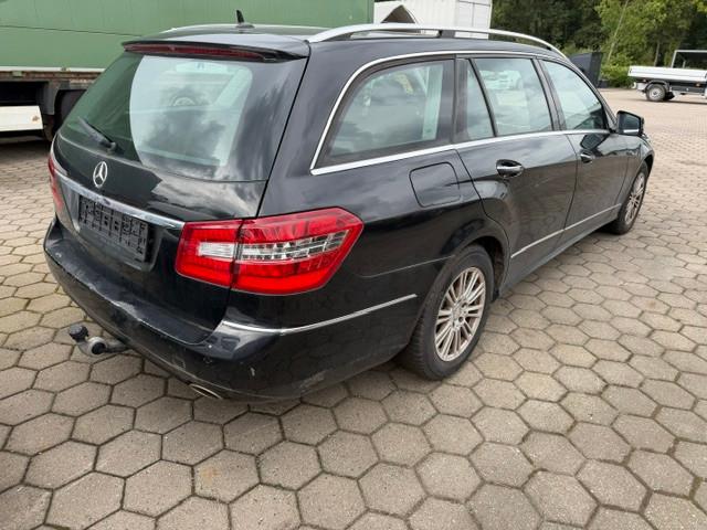 Mercedes-Benz E350 2011 — rear view