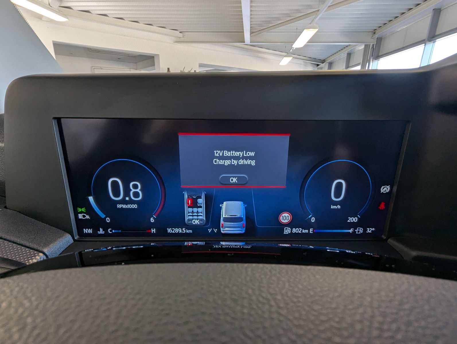 Fahrzeugabbildung Ford Transit Custom 320 L1 Navi 8-Sitze LED Kamera