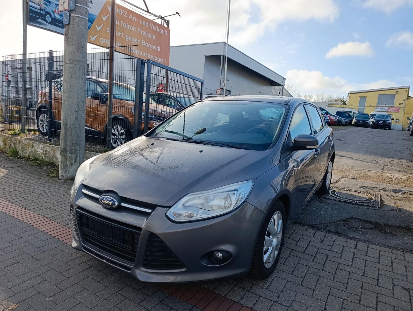 Ford Focus Lim. Trend*SITZH*KLIMA*AHK*GLASDACH*TÜV27*