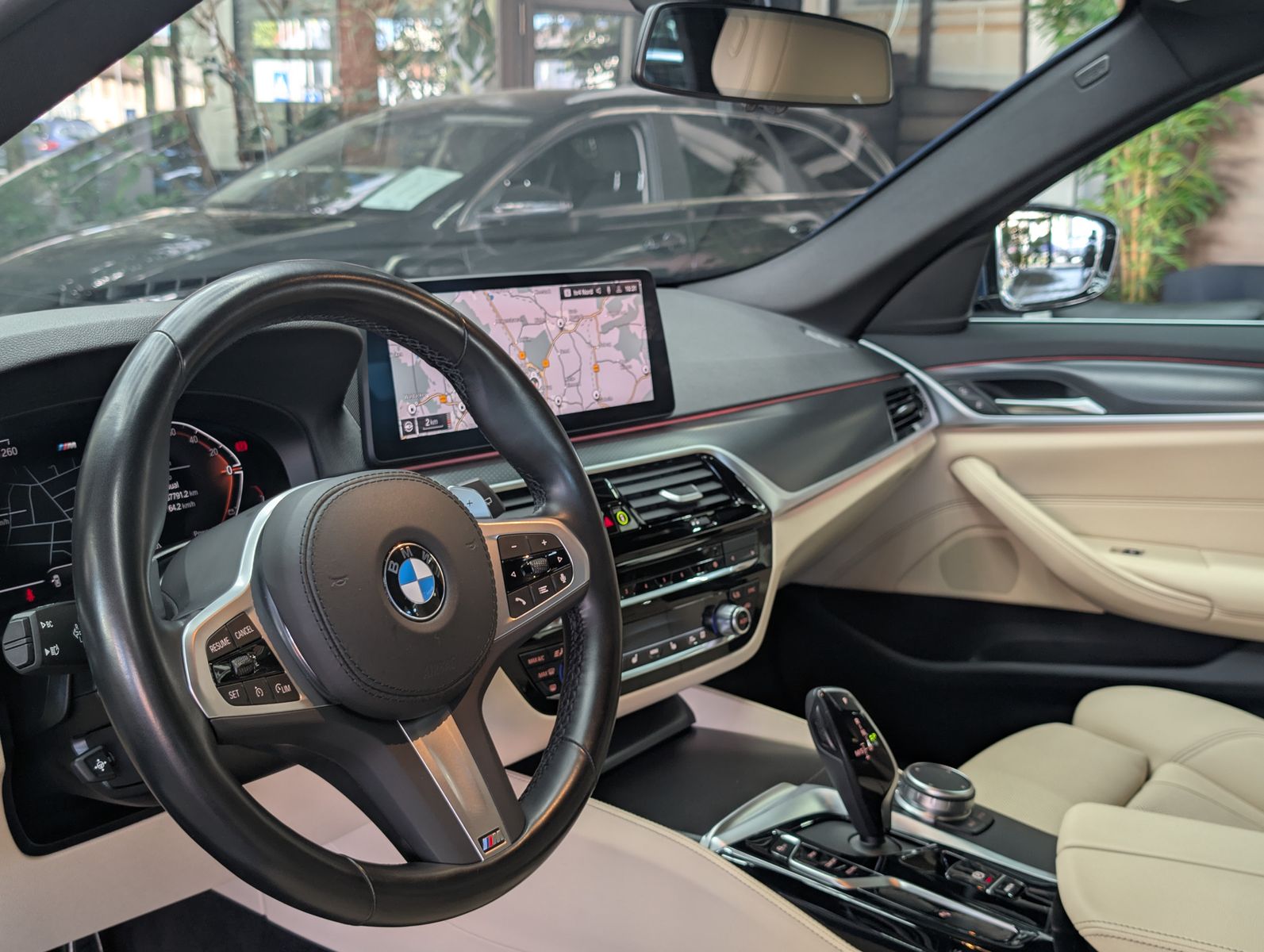 Fahrzeugabbildung BMW 530 i M Sport Tour. LEDER MEMO VIRT LED APP PANO