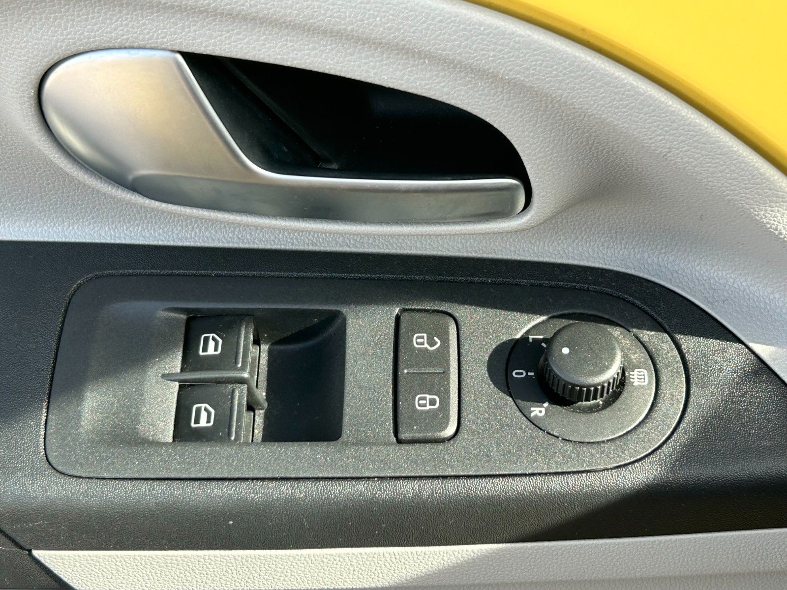 Fahrzeugabbildung SEAT Mii 1.0 Style Radio BLT PDC Tempo
