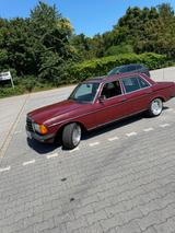 Mercedes-Benz E 230 - Mercedes-Benz E 230 in Essen