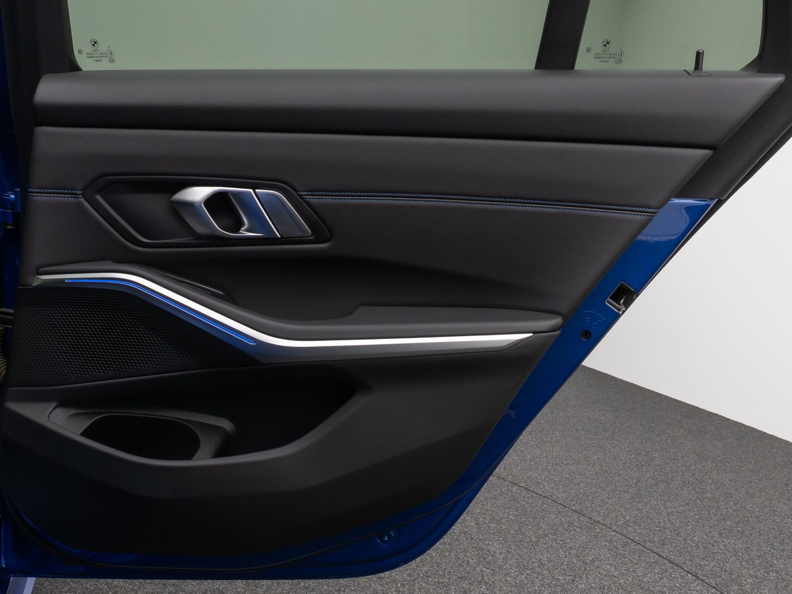 Fahrzeugabbildung BMW 320i M Sport Panorama Kamera HUD DAB HiFi Laser