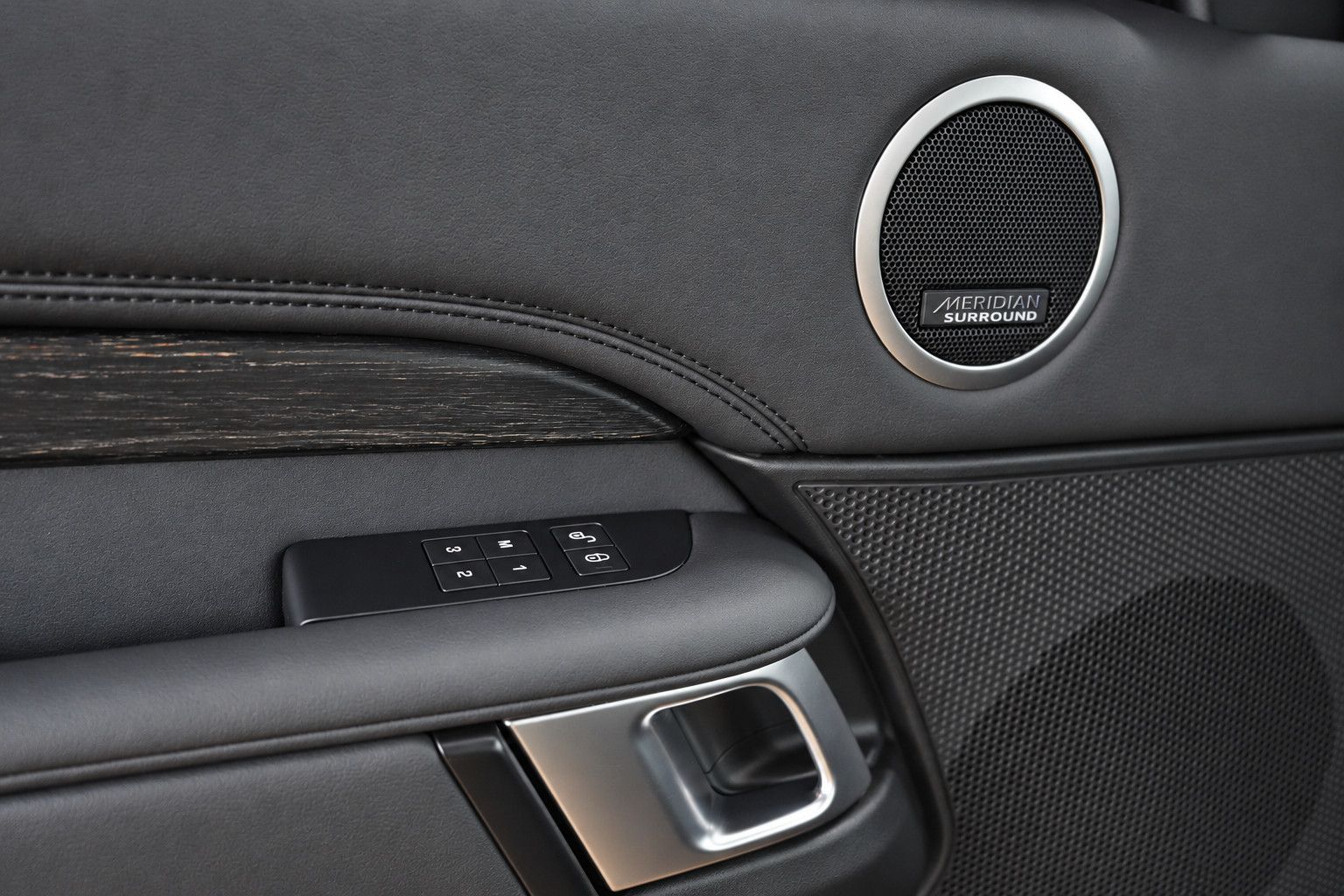 Fahrzeugabbildung Land Rover Discovery HSE V6 *7-Sitz*Panorama*HUD*Meridian*
