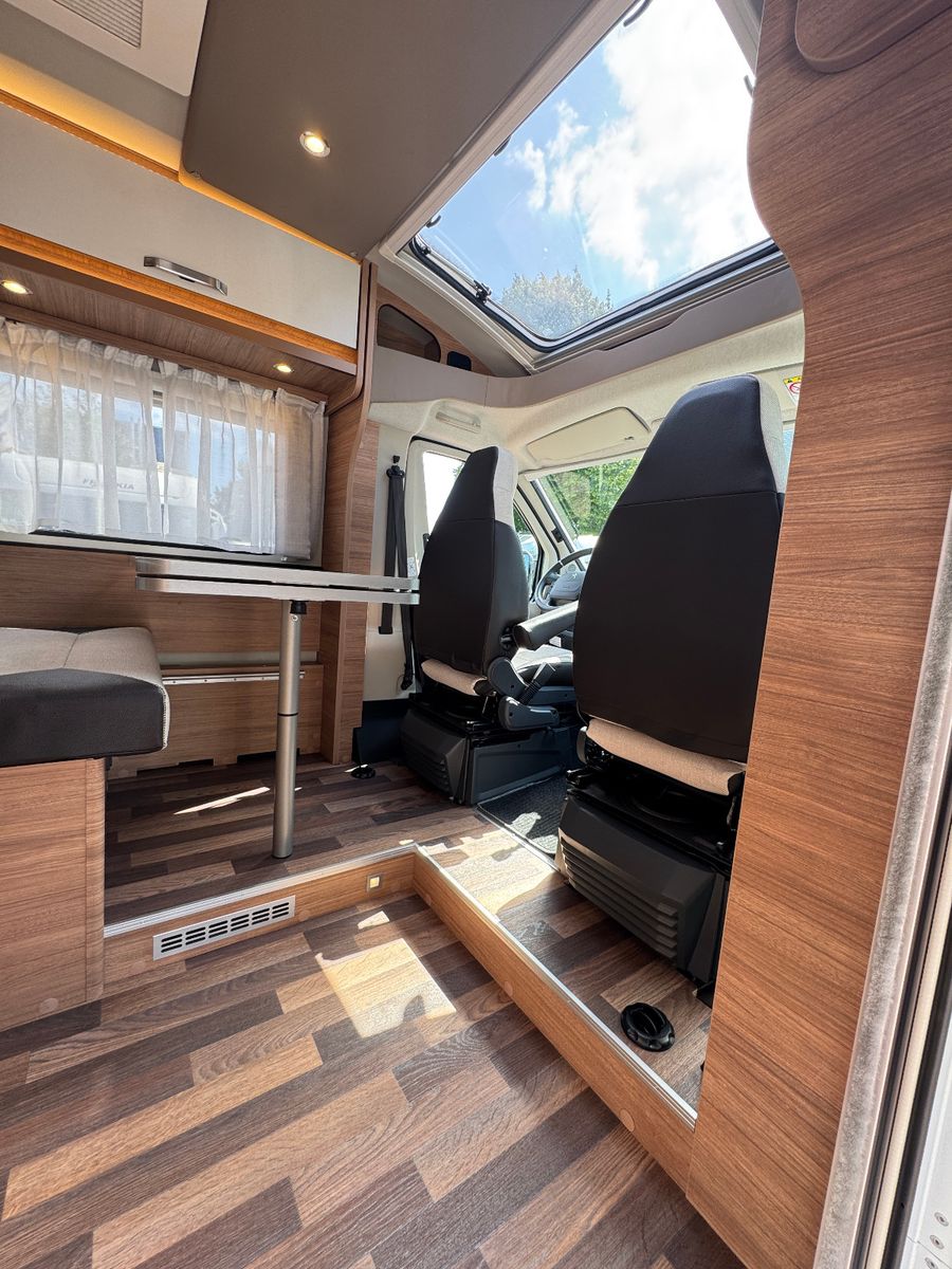 Fahrzeugabbildung Weinsberg CaraCompact 600 MF EDITION PEPPER SOLAR TV SAT