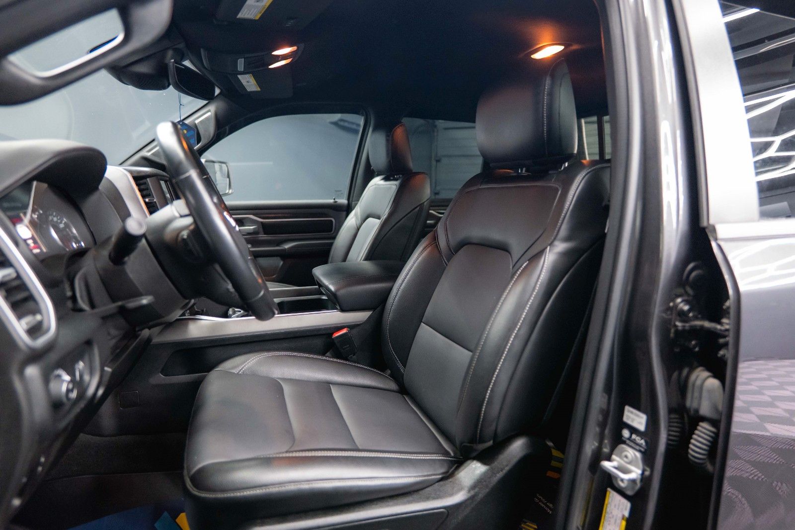 Fahrzeugabbildung Dodge RAM 5.7 V8 HEMI 4x4 OFFROAD Night Limited 19%