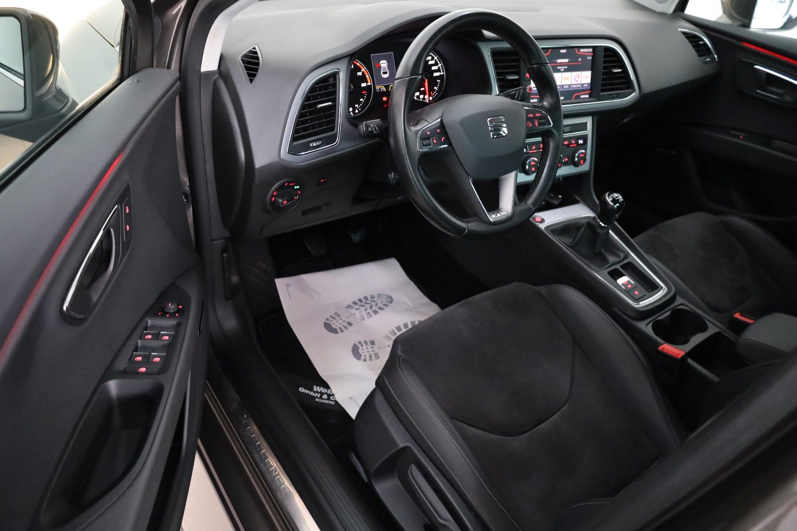 Fahrzeugabbildung SEAT Leon Xcellence T.Leder,SH,PDC,Allwetterreifen