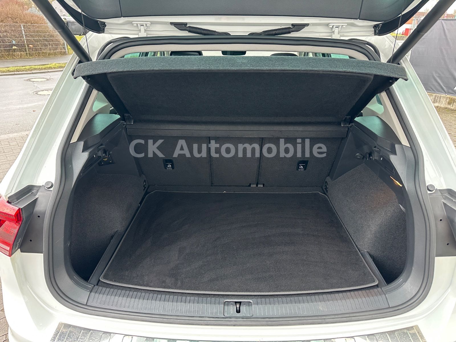 Fahrzeugabbildung Volkswagen Tiguan Highline DSG 2.0TDI 4Motion/Head-Up/Pano