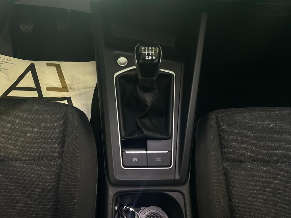 Volkswagen Golf VIII Var 2.0TDI LIFE*LED*ACC*NAVI*PDC*ViCo*