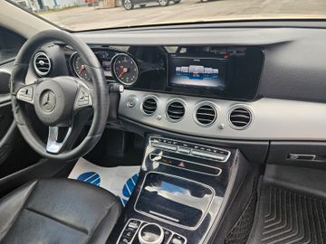 Mercedes E 200 - 12