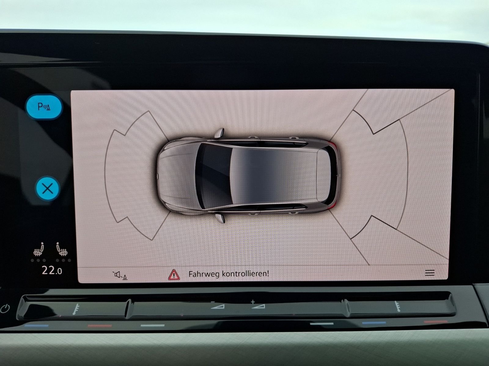 Fahrzeugabbildung Volkswagen Golf VIII TSI Life Matrix Navi AID ACC PDC SH LM