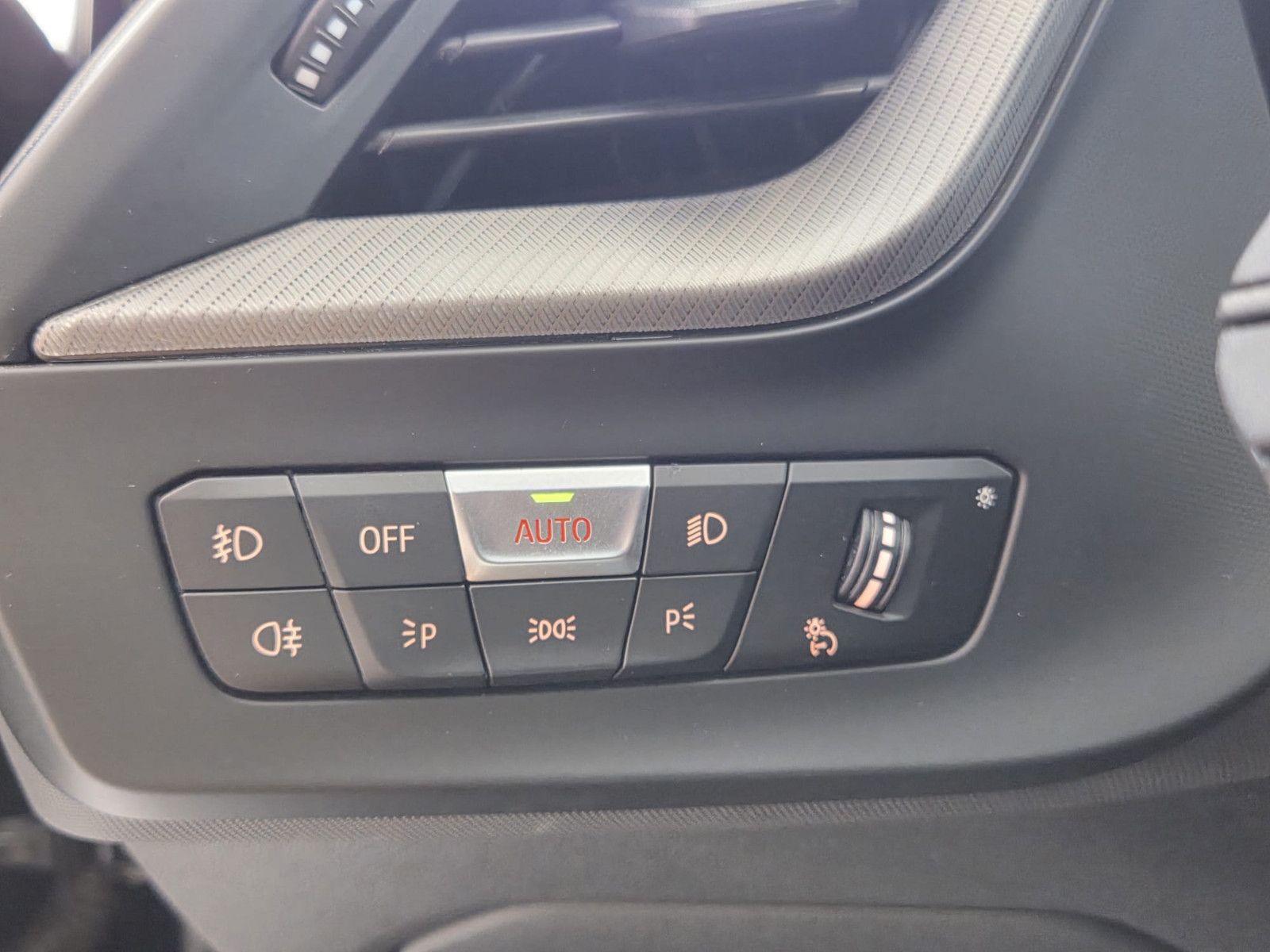 Fahrzeugabbildung BMW 120d M Sport / NAVI / KAMERA / T-LEDER