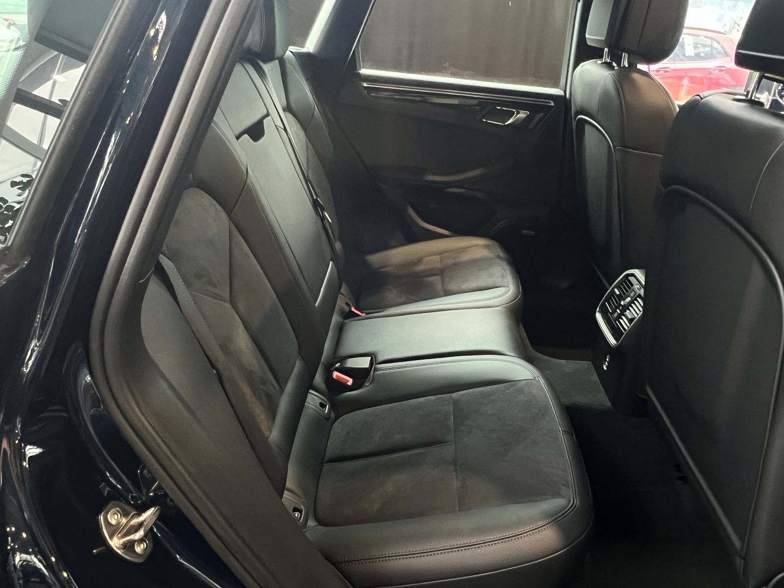 Fahrzeugabbildung Porsche Macan S Allrad PANO NAVI BOSE 21''