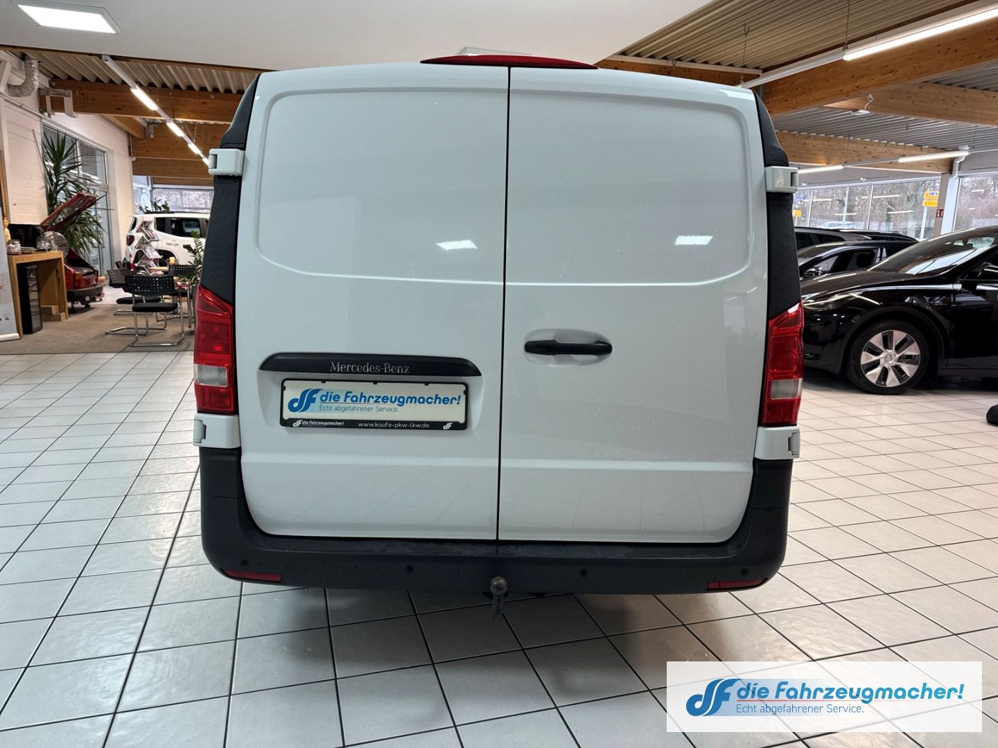 Fahrzeugabbildung Mercedes-Benz Vito Kasten 114 CDI BT RWD extralang AHK Parkle