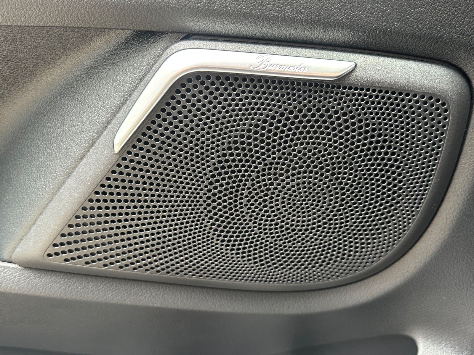 Fahrzeugabbildung Mercedes-Benz V 250 AMG-Line NAV+LED+360°+PANO+AHK+AIRMATIC