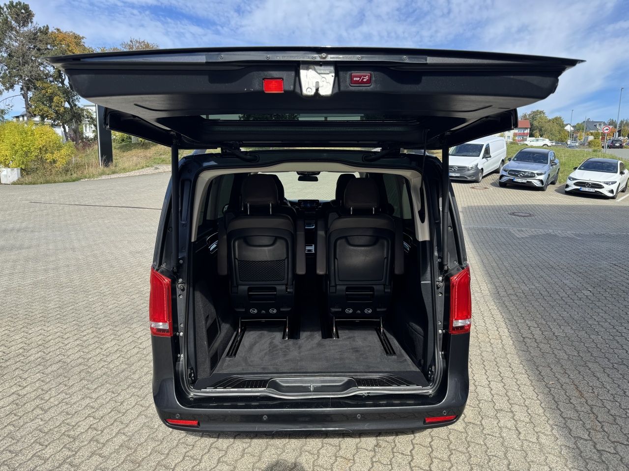 Fahrzeugabbildung Mercedes-Benz V 300d Avantgarde Ed. 4x4 Distronic*AHK*Standhzg