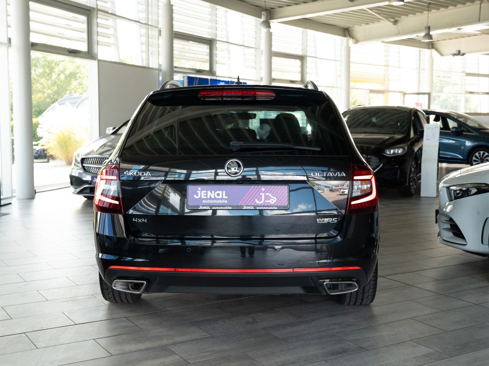 Fahrzeugabbildung SKODA Octavia Combi RS 4x4 AUTOM./SITZHZG./KAMERA