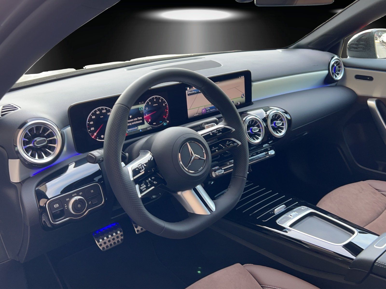 Fahrzeugabbildung Mercedes-Benz A 200+AMG Pano KeyGO NIGHT Totwinkel KAMERA