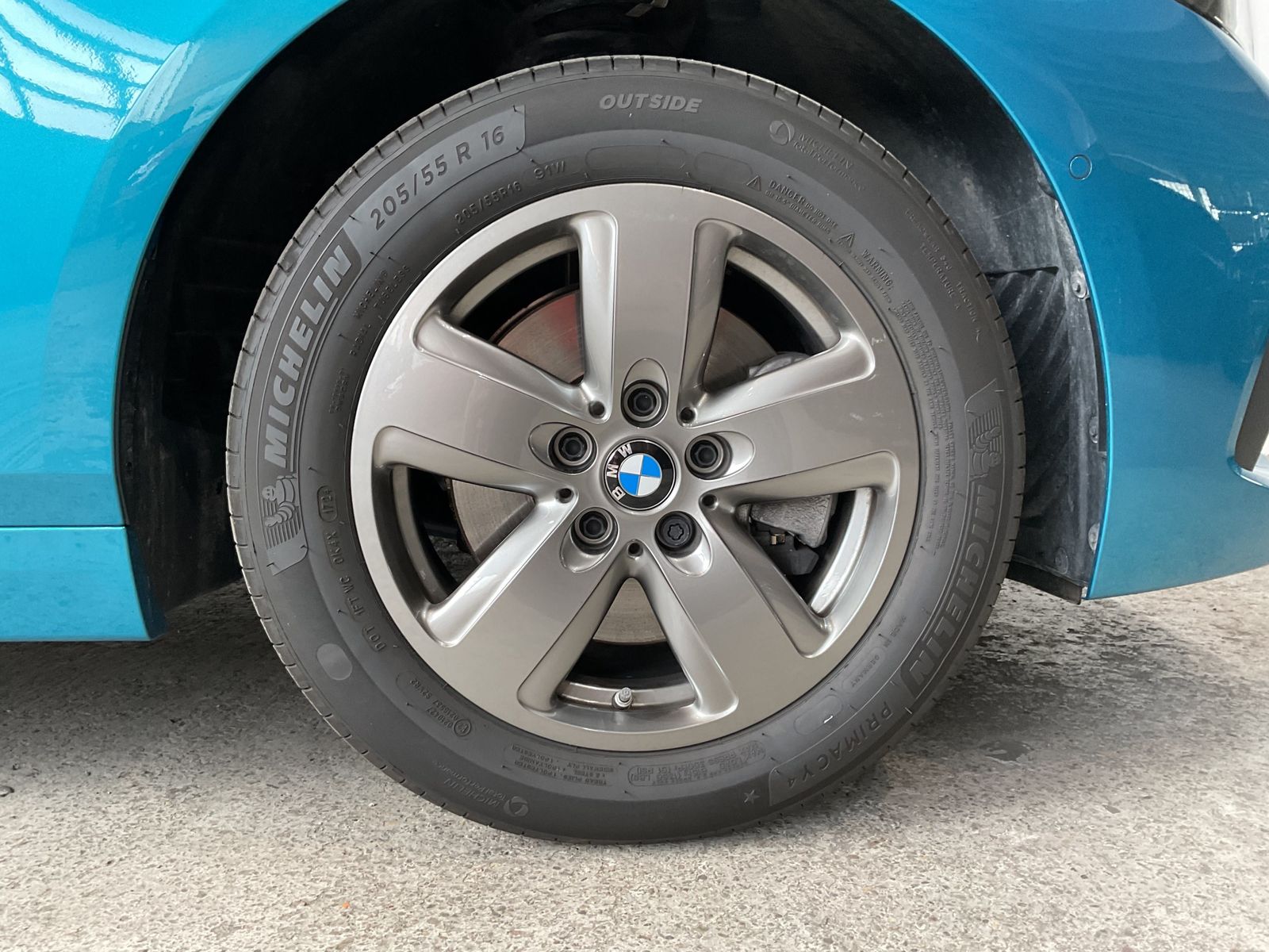Fahrzeugabbildung BMW 116i | Außenspiegelpaket | Tempomat | Sitzheizun