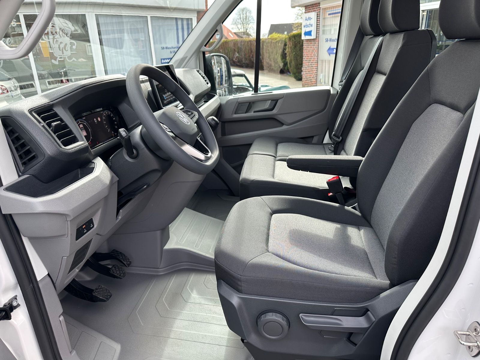 Fahrzeugabbildung Volkswagen Crafter Pritsche 35 DOKA 2.0 TDI Klima/GRA