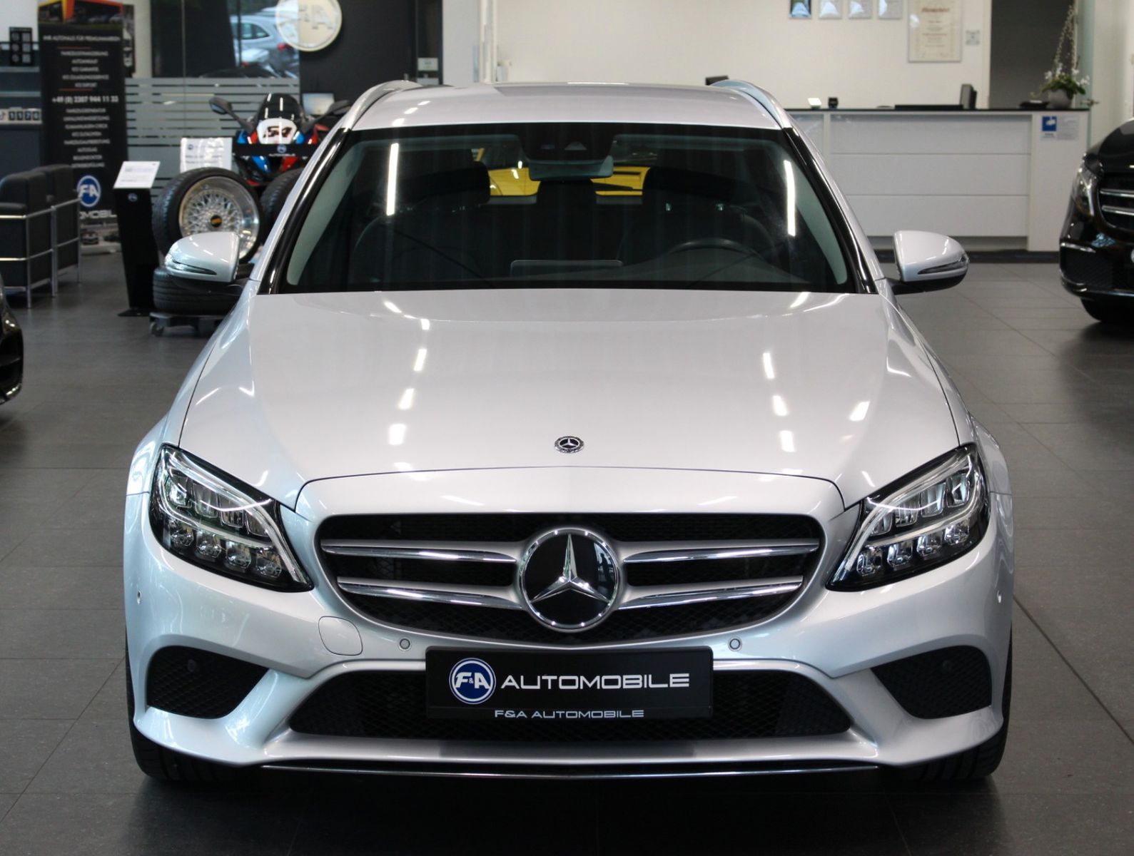 Fahrzeugabbildung Mercedes-Benz C 200 T Avantgarde Distronic*elekt. AHK*LED