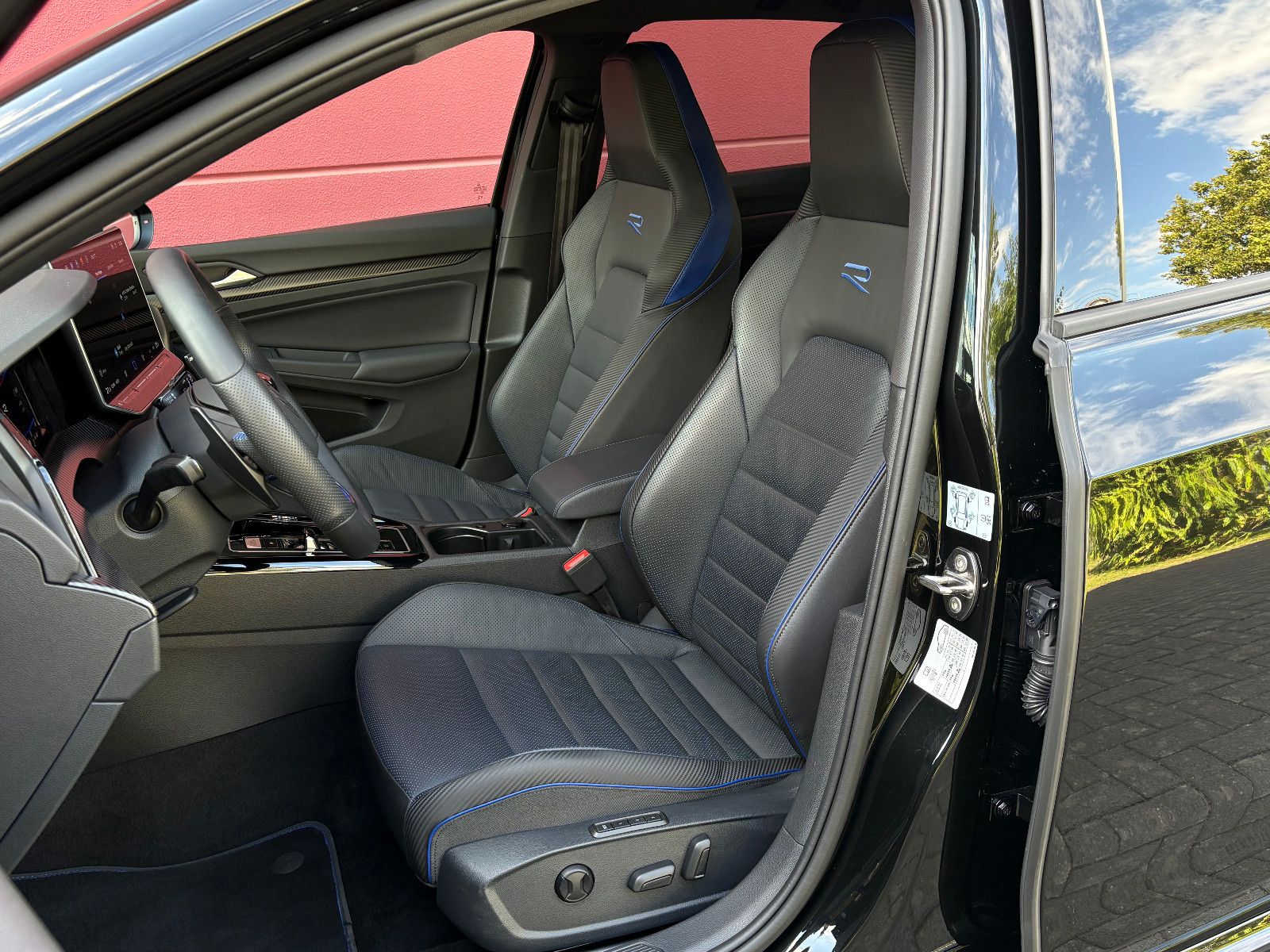 Volkswagen GOLF VIII R 2.0 TSI 4MOTION BLACK EDITION LEDER foto 12