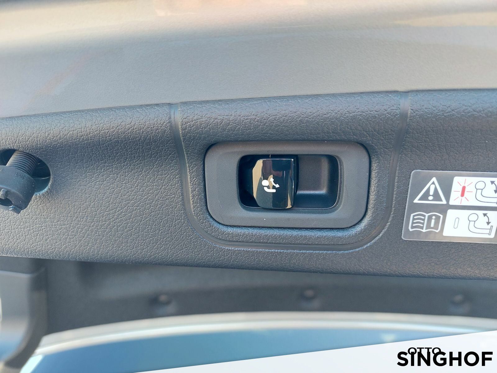 Fahrzeugabbildung Mercedes-Benz C 220 d Avantgarde +eff.3,99%+AHK+Distronic+360°