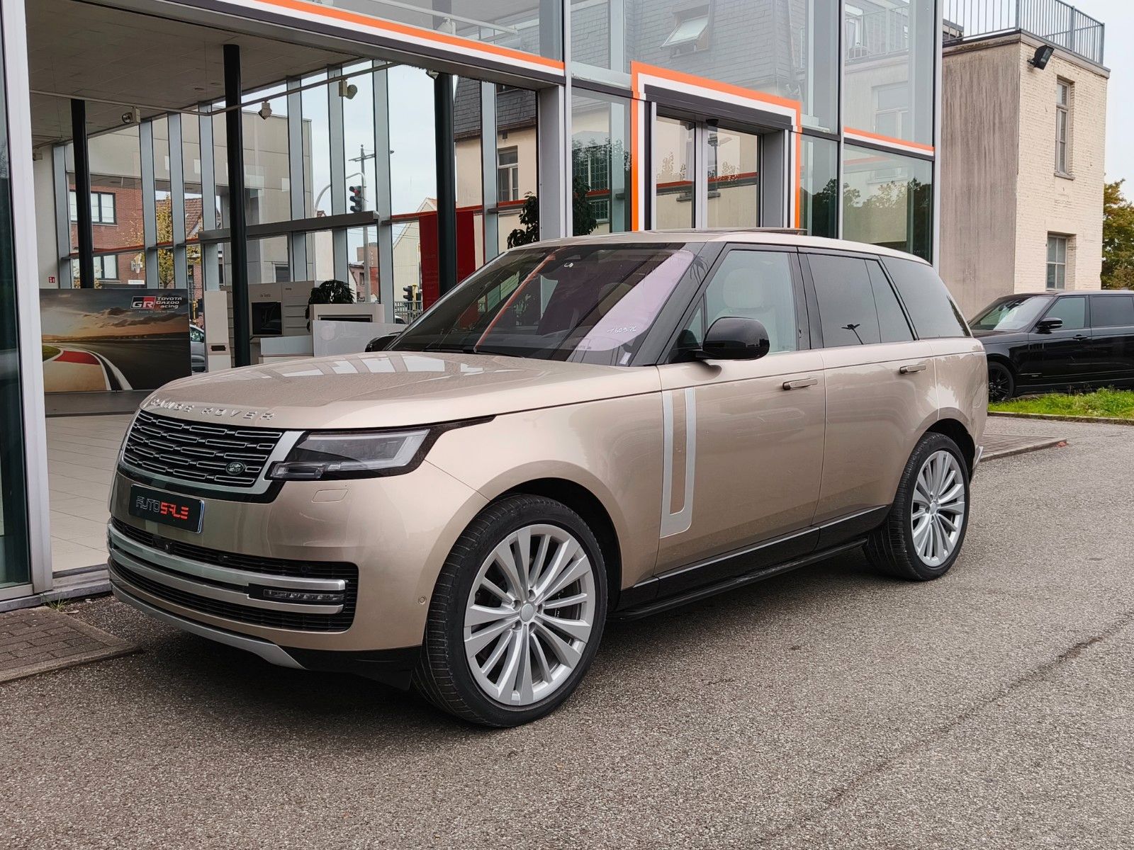 Land Rover RR P530 V8 Autobiography 1st edition