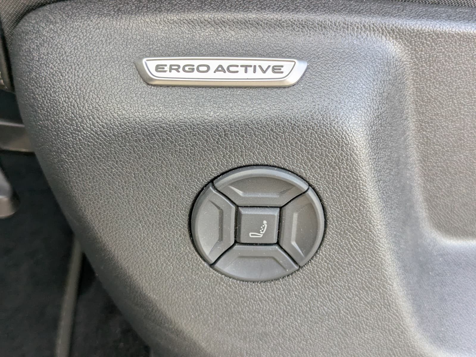 Fahrzeugabbildung Volkswagen Tayron 2.0 TDI 4M R-Line BLACK*7Si*MATRIX*PANO