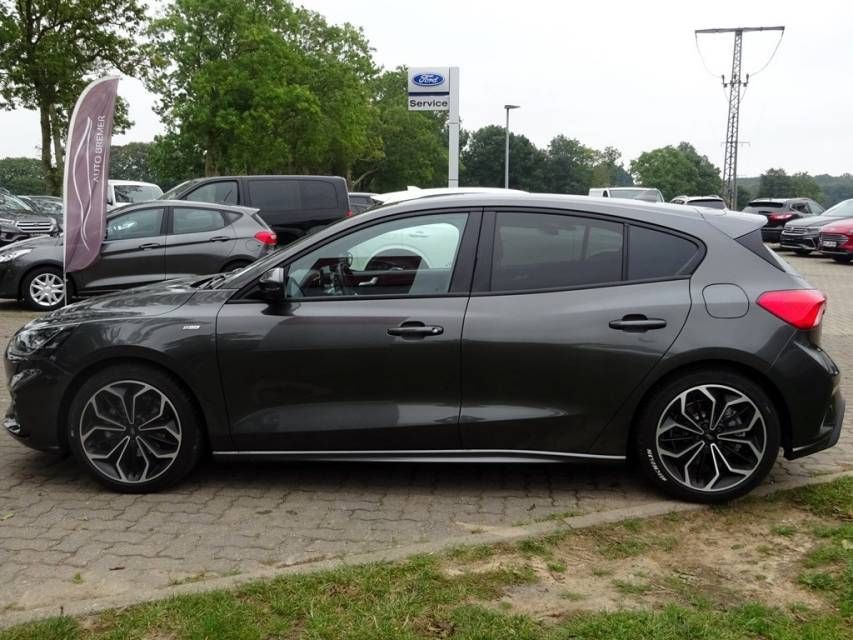 Fahrzeugabbildung Ford Focus 1,5 EcoBoost ST-Line Navi AHK