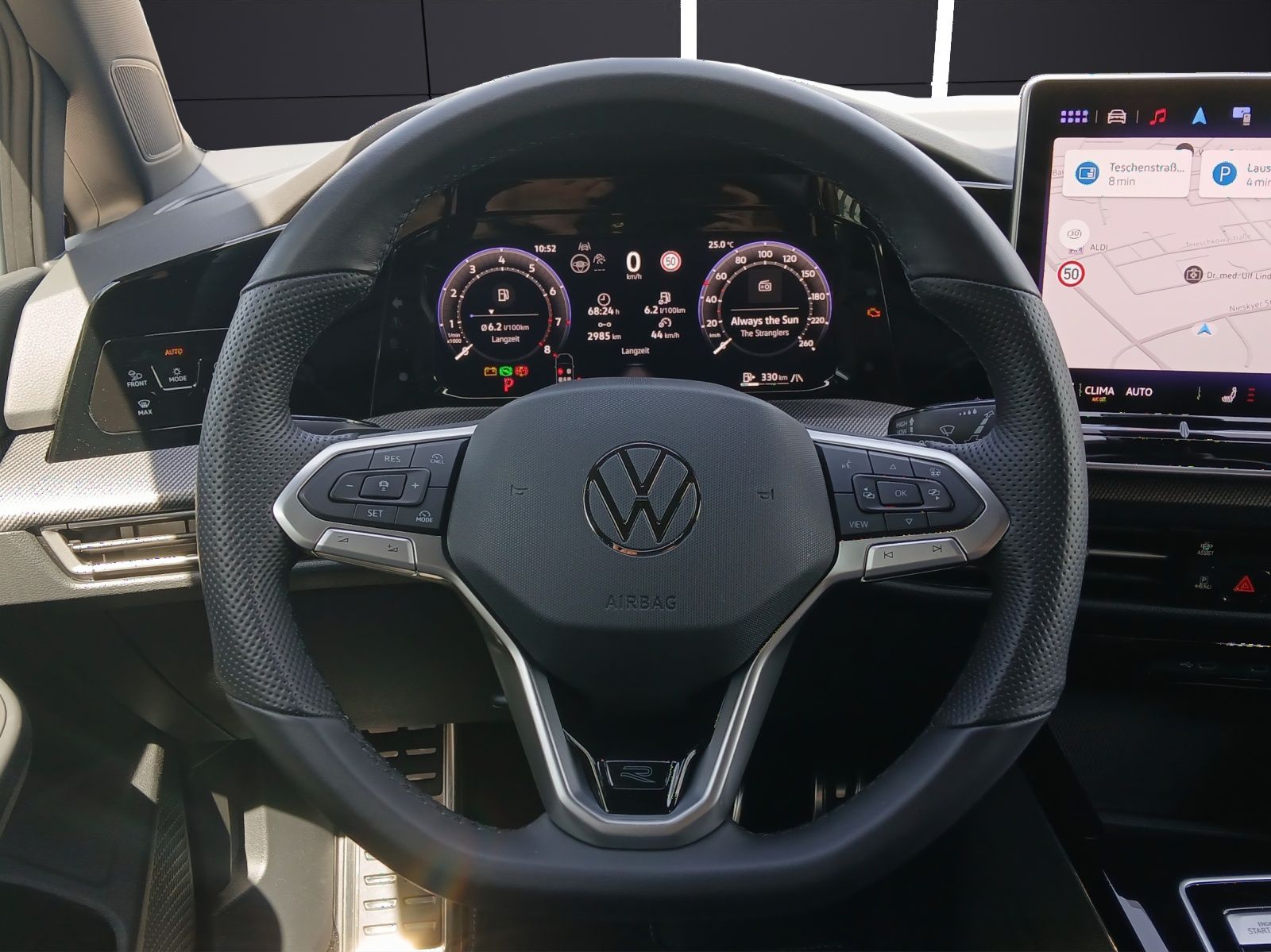Fahrzeugabbildung Volkswagen Golf VIII TSI R-Line DSG LED AHK Navi HUD ACC RF