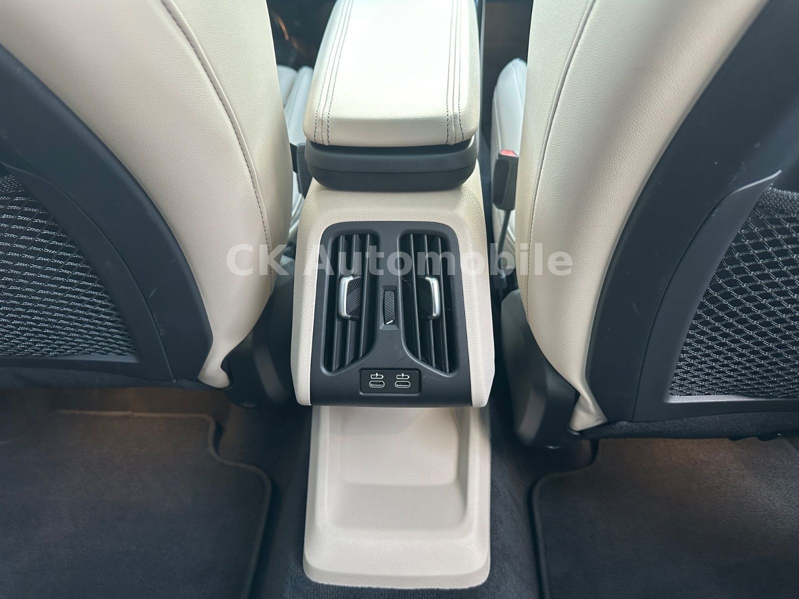 Fahrzeugabbildung BMW X1 20d xDrive xLine/Navi/Head-Up/Pano/LED/360°