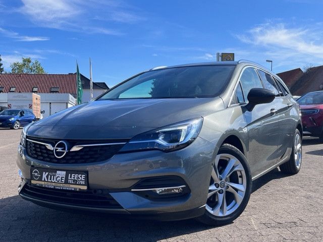 Ein Opel Astra der zum Leasing angeboten wird.