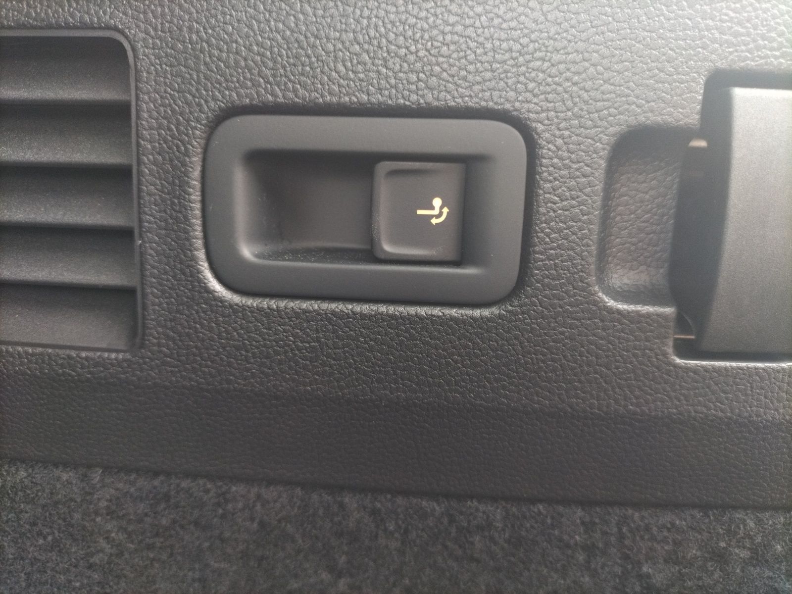 Fahrzeugabbildung Volkswagen Arteon SB TSI R-Line DSG Matrix AHK Navi AID ACC