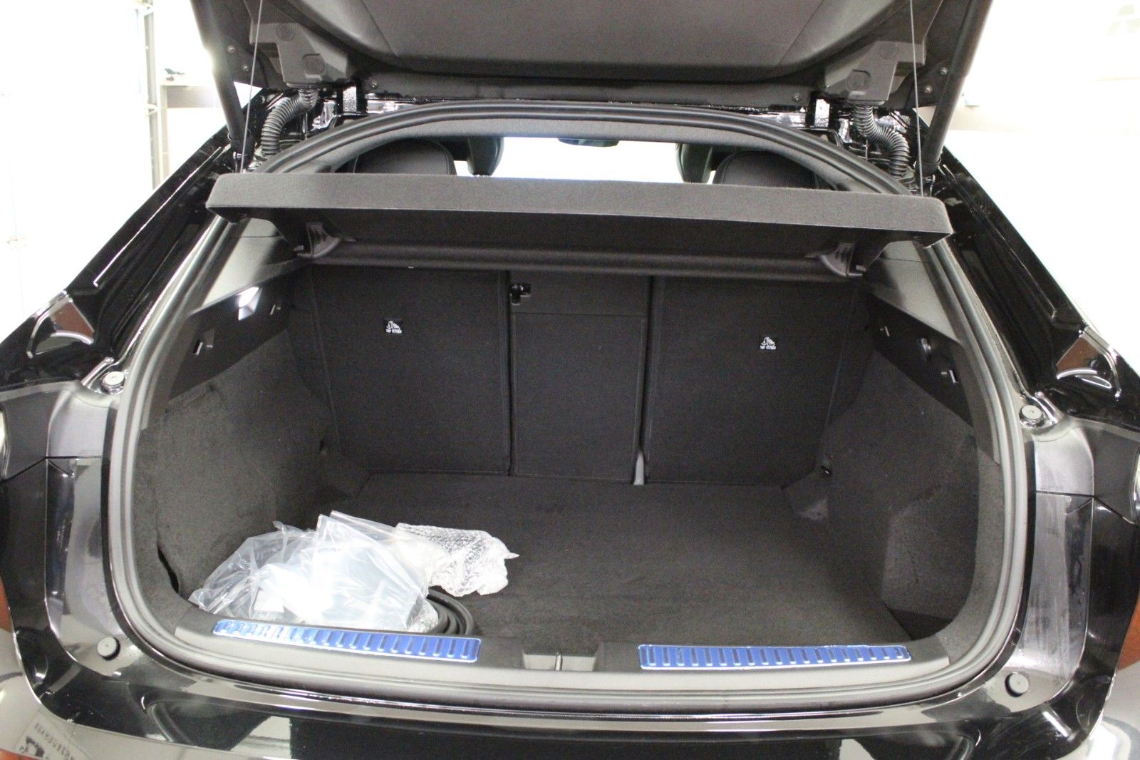 Fahrzeugabbildung Renault Rafale Hybrid E-Tech 4x4 300 PHEV Atelier Alpine