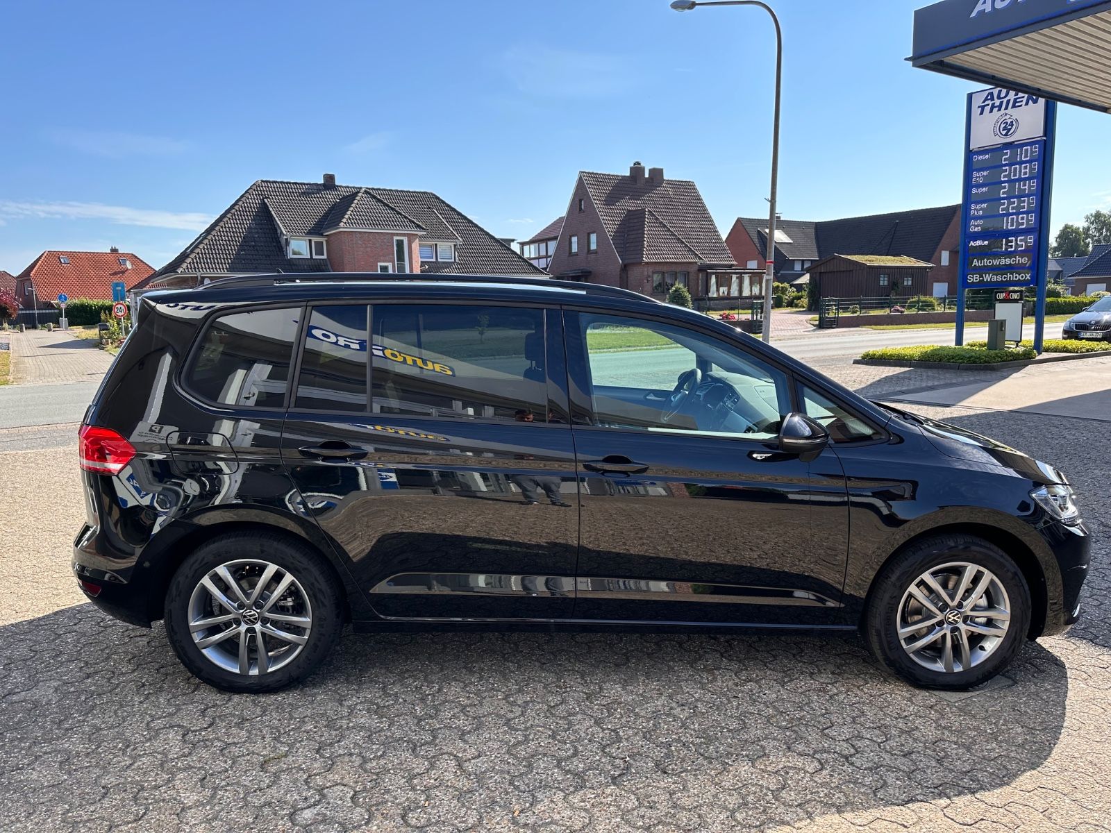 Fahrzeugabbildung Volkswagen Touran Comfortline 1.5 TSI DSG AHK/LED/Navi/SHZG