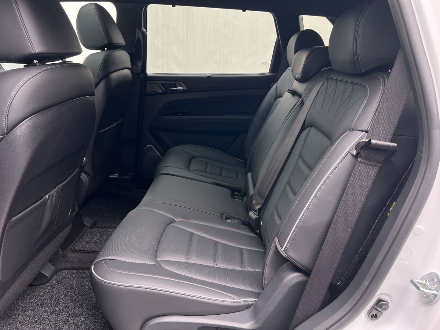 Fahrzeugabbildung KGM Rexton Blackline 4x2 e-XDi  3,5 t AHK-Last