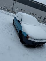 Toyota - - Toyota Starlet mit Benzin-Antrieb