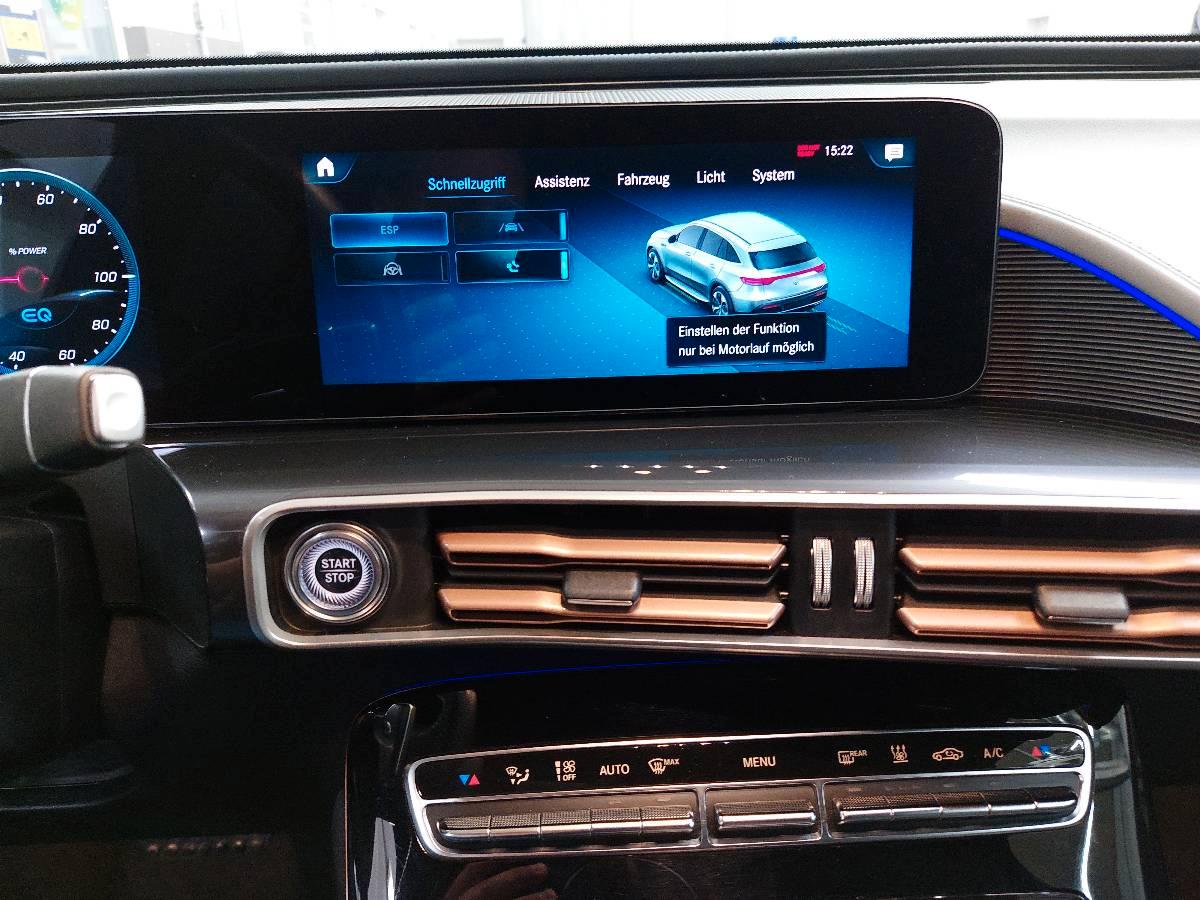 Mercedes-Benz EQC 400 4MATIC AMG Line NAVI LED SHZ PDC