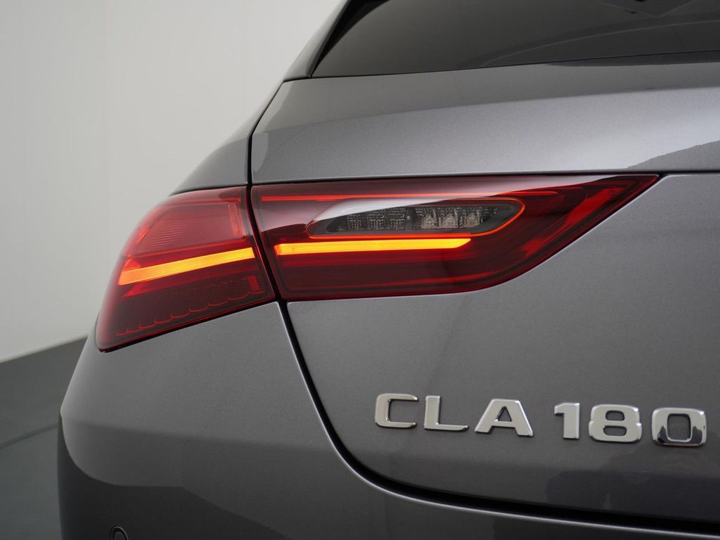 Mercedes-Benz CLA 180 Shooting Brake Star Edition Luxury Line