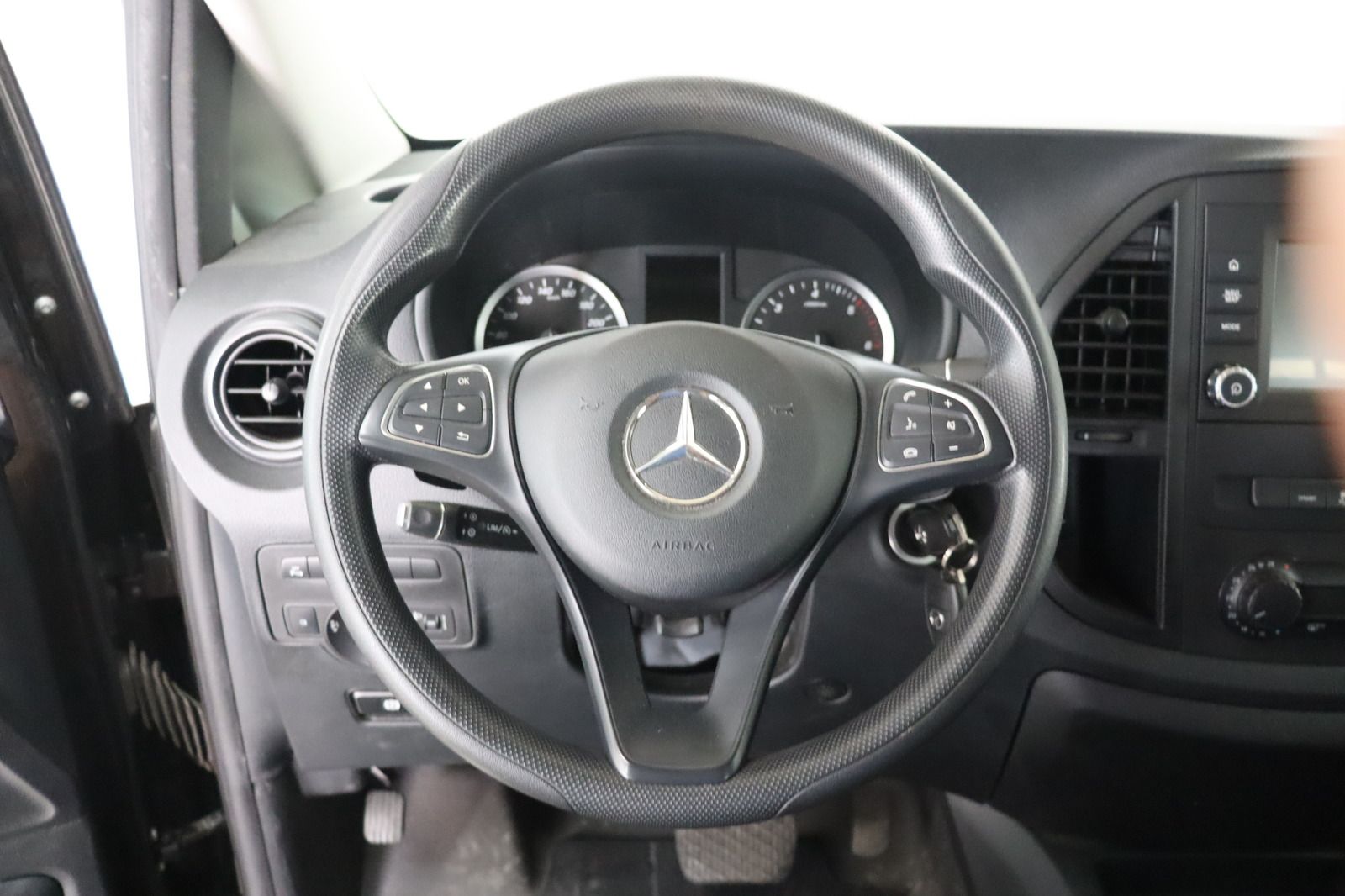 Fahrzeugabbildung Mercedes-Benz Vito Tourer 116 CDI lang Edition * 8 Sitze
