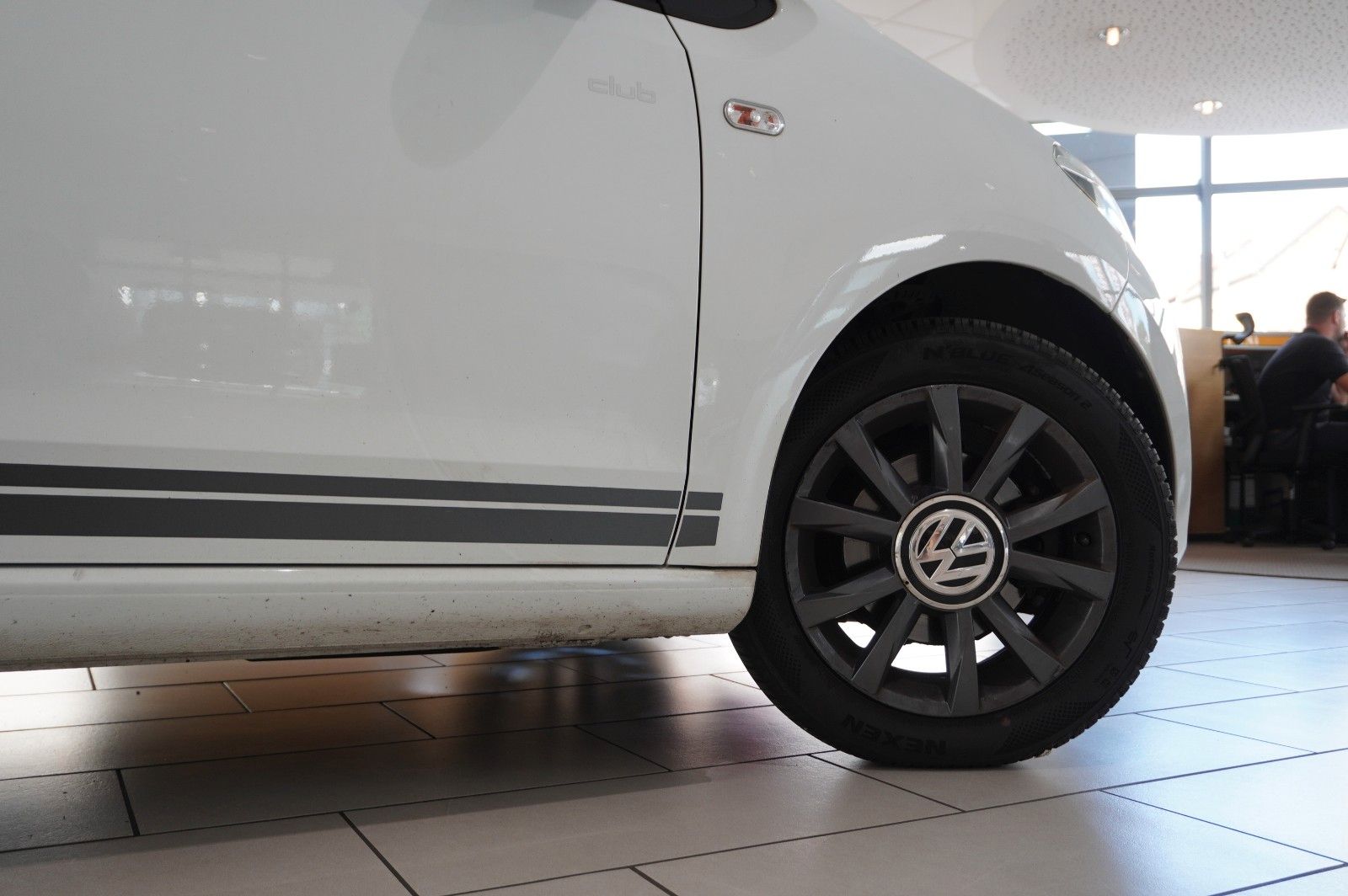 Fahrzeugabbildung Volkswagen up! 1.0 CLUB 5-TÜR NAVI/SPORT/PANO./SHZ/PDC/TEMP