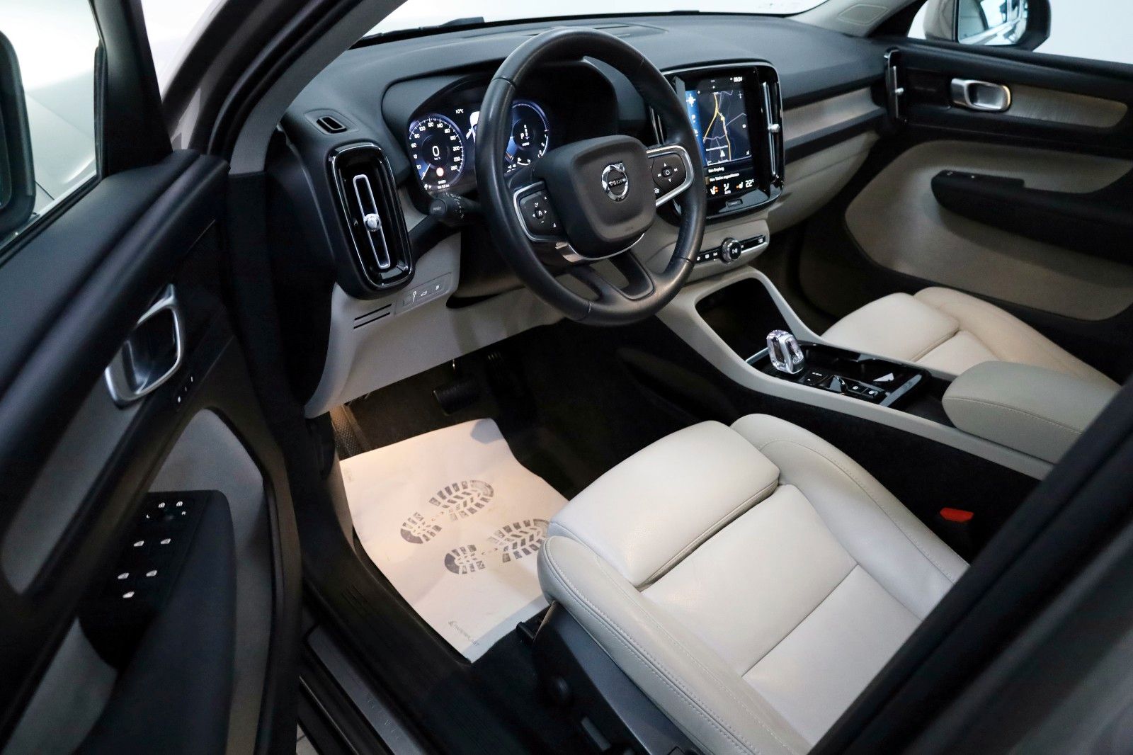 Fahrzeugabbildung Volvo XC40 T5 Inscription Leder,Navi,Kamera,Panora,AHK